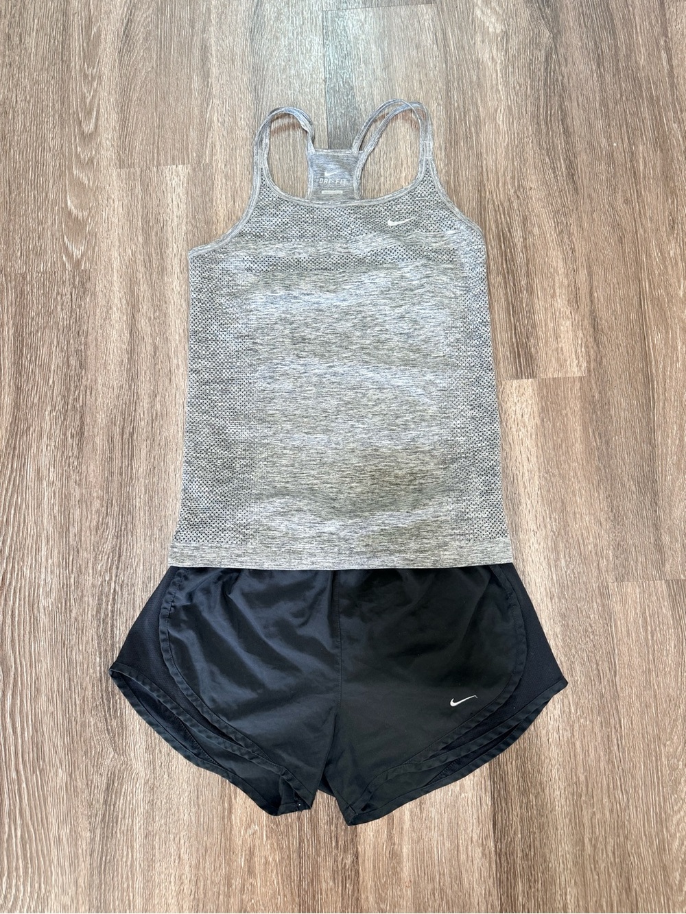 Nike Dri-FIT 2-Piece Women’s Set Tank Xs Gray + Shorts S Black Breathable